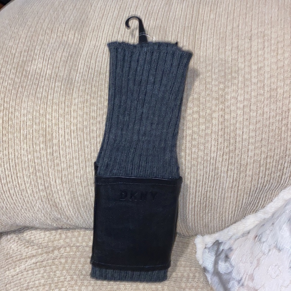 ♠️🔘♠️NWT DKNY Genuine Leather Open Gloves